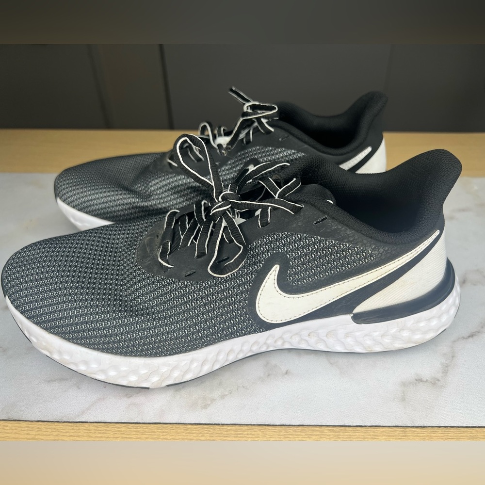 Nike Womens Revolution 5 Black Running Shoes Lace Up Low Top Sneakers